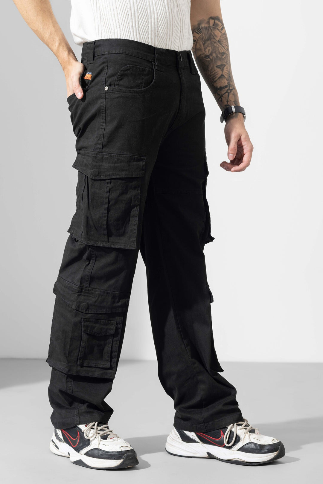 Black Men Multi Pocket Solid Cargo Pant