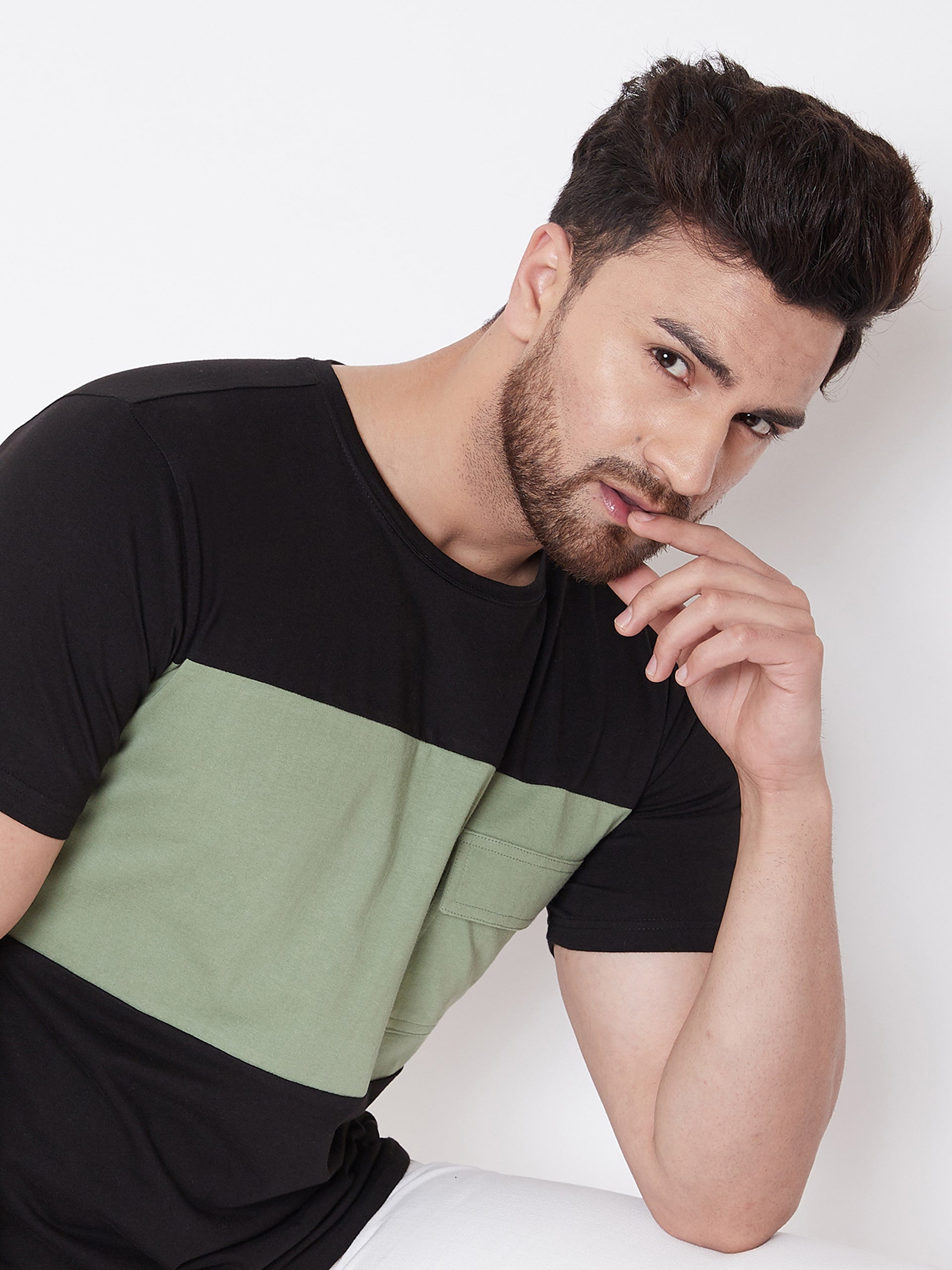 Black/Moss Green Men's Half Sleeves Round Neck T-Shirt